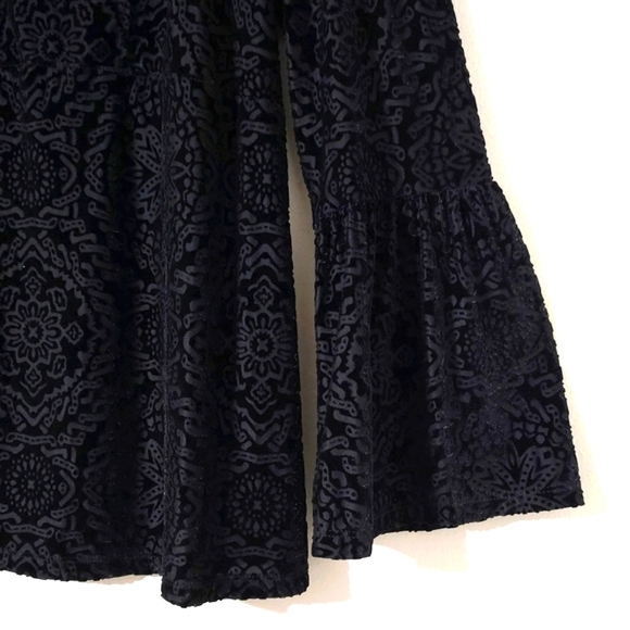 STYLE & CO Black Velvet Burnout Long Sleeve, Bell Sleeves, Witchy Whimsigoth, M - Picture 8 of 16